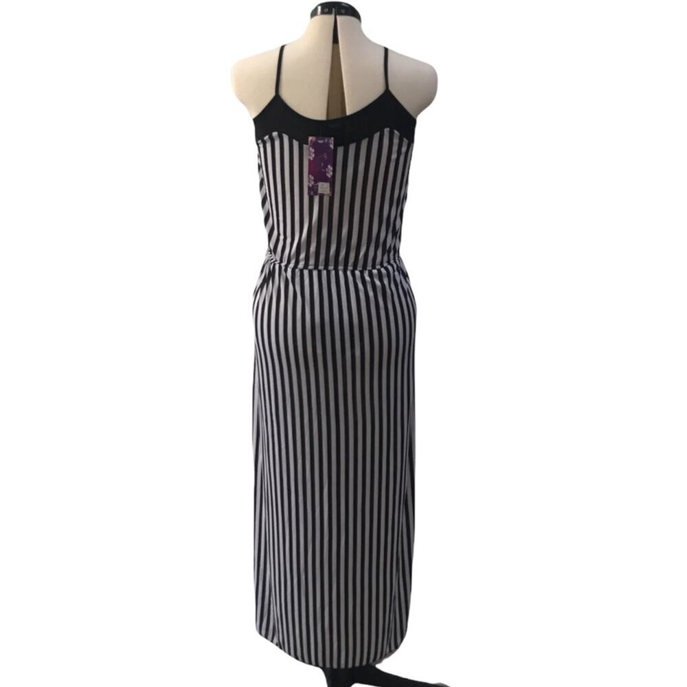 Xuefulin White and Black Striped Maxi Dress with Keyhole Tie Size 3X - Picture 3 of 8